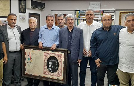 تجلیل هیات کشتی گیلان از دکتر افتخاری