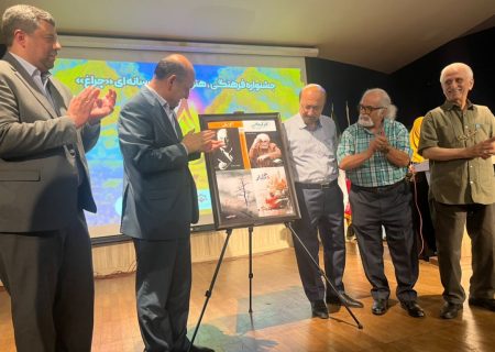 هنر، چراغ راه حال و آینده جامعه است